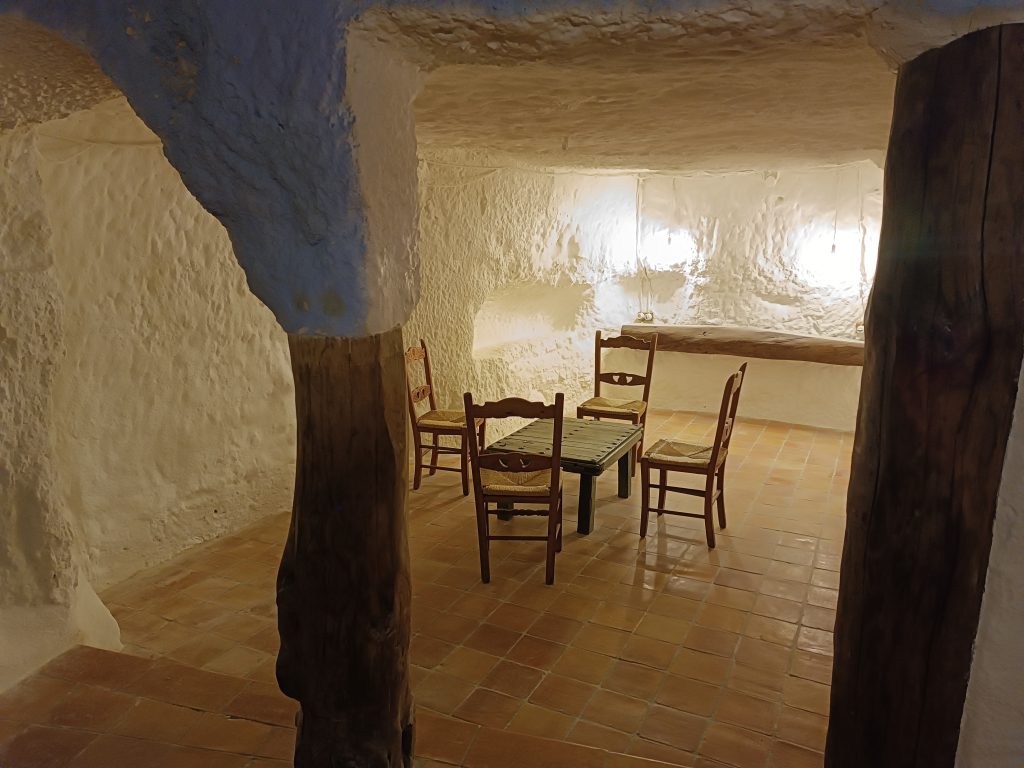 casa cueva alcala del jucar